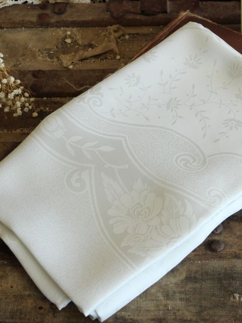Vintage 1980s 1990s Tablecloth, English White Damask Rectangular, 53"x71"